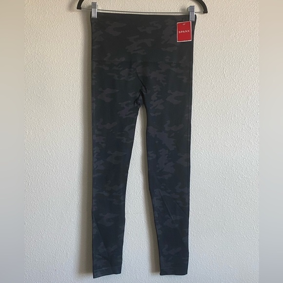 Spanx Look At Me Now Full Length Leggings in Black Camo - New with tags - Picture 4 of 12